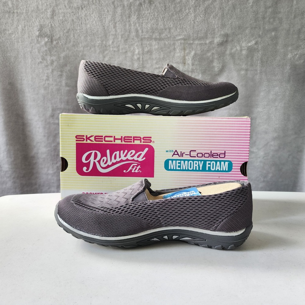 Skechers Slip On Shoes Womens 9.5 Relaxed Fit Grey Memory Foam Machine Washable